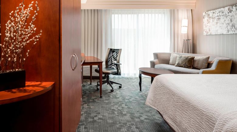 <b>Courtyard by Marriott Columbia Room</b>. Images powered by <a href="https://www.leonardoworldwide.com/" title="Leonardo Worldwide" target="_blank">Leonardo</a>.