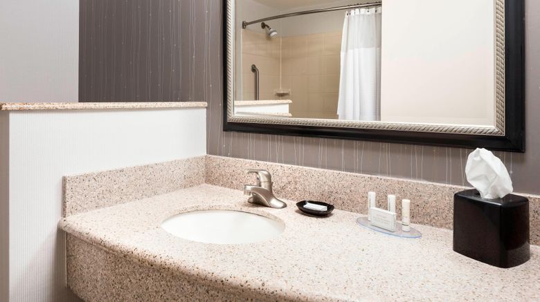 <b>Courtyard by Marriott Columbia Room</b>. Images powered by <a href="https://www.leonardoworldwide.com/" title="Leonardo Worldwide" target="_blank">Leonardo</a>.