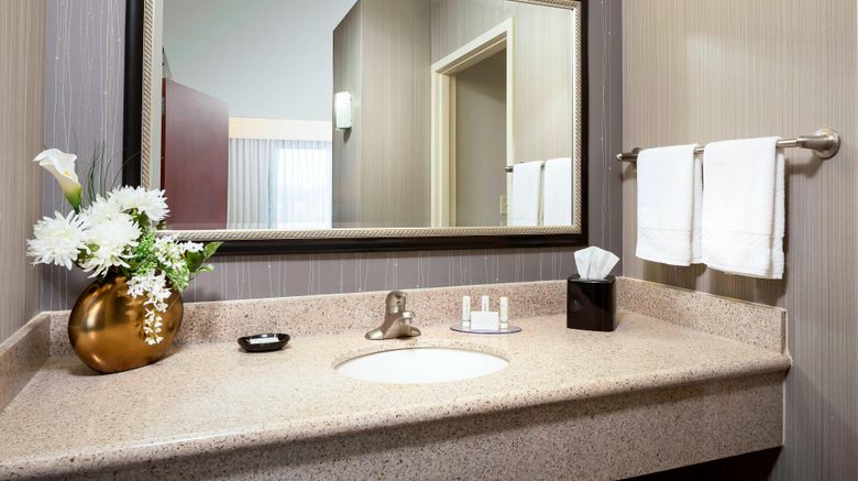 <b>Courtyard by Marriott Columbia Room</b>. Images powered by <a href="https://www.leonardoworldwide.com/" title="Leonardo Worldwide" target="_blank">Leonardo</a>.