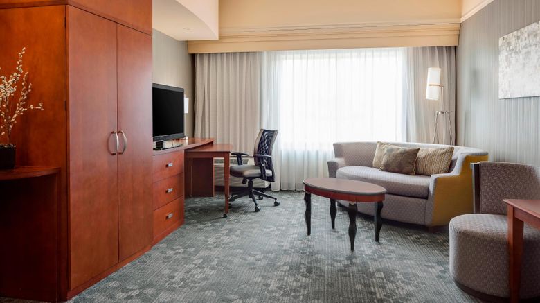<b>Courtyard by Marriott Columbia Room</b>. Images powered by <a href="https://www.leonardoworldwide.com/" title="Leonardo Worldwide" target="_blank">Leonardo</a>.