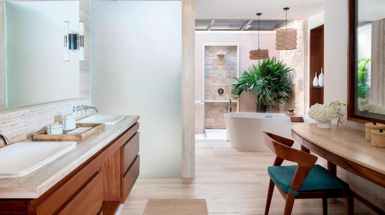 <b>Zadun, a Ritz-Carlton Reserve Room</b>. Images powered by <a href="https://www.leonardoworldwide.com/" title="Leonardo Worldwide" target="_blank">Leonardo</a>.