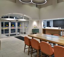 Holiday Inn Hotel & Suites Conv Center Lobby