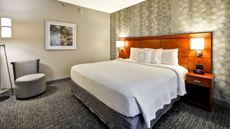 Courtyard by Marriott Dallas Market Ctr Suite