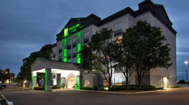 Holiday Inn Hotel & Suites Conv Center Exterior