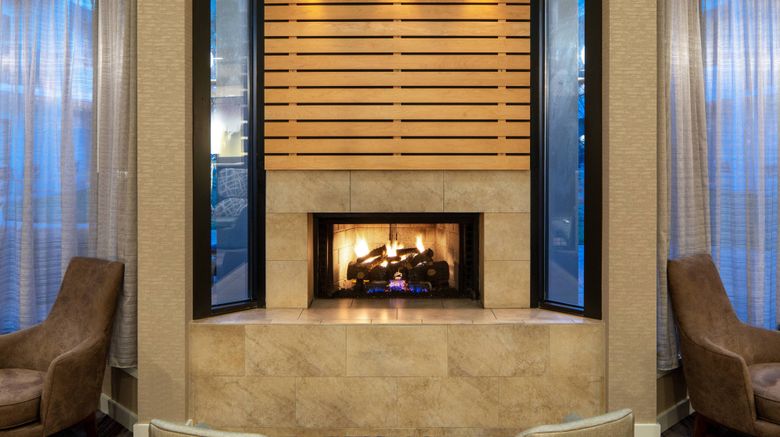 <b>Courtyard Dulles Airport Herndon/Reston Lobby</b>. Images powered by <a href="https://www.leonardoworldwide.com/" title="Leonardo Worldwide" target="_blank">Leonardo</a>.