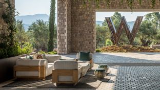 W Costa Navarino