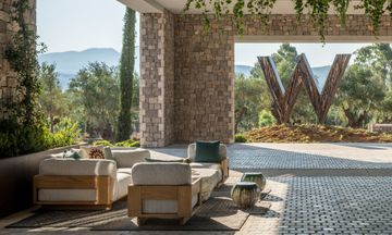 W Costa Navarino