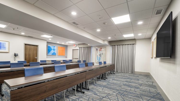 Holiday Inn Express Hotel & Suites South Meeting