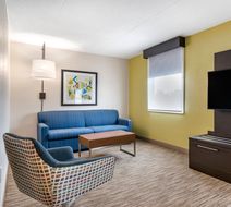 Holiday Inn Express Fort Indiantown Gap Room