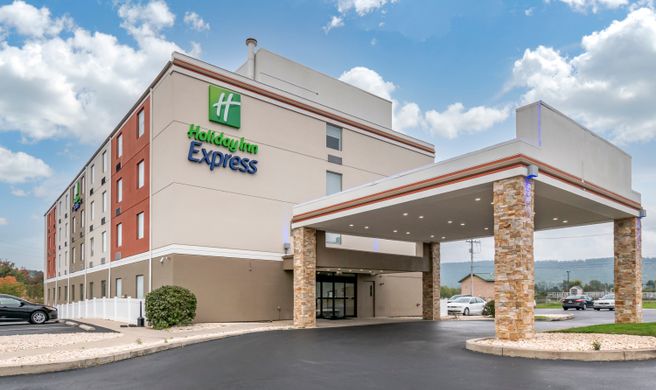 Holiday Inn Express Fort Indiantown Gap Exterior