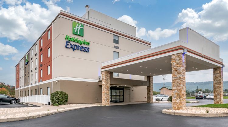 Holiday Inn Express Fort Indiantown Gap Exterior