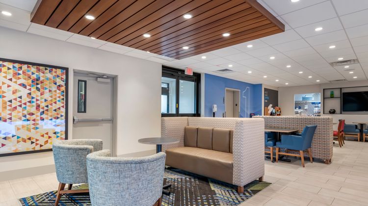 Holiday Inn Express Fort Indiantown Gap Lobby