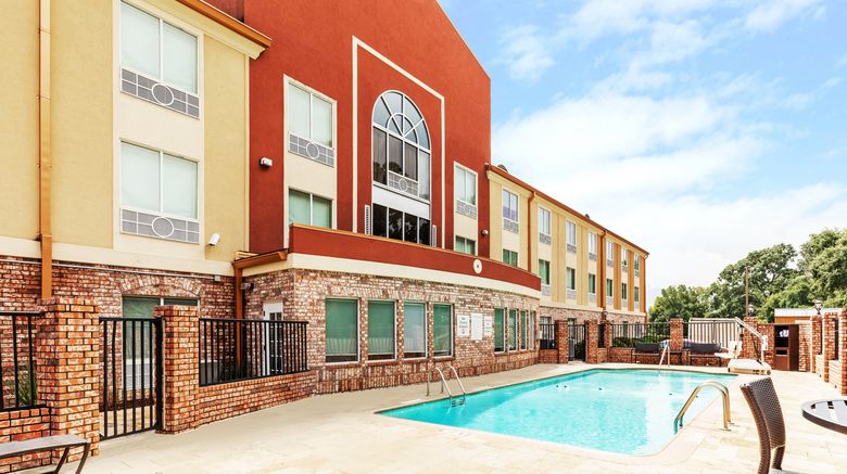 <b>Holiday Inn Express & Suites Lafayette-S Pool</b>. Images powered by <a href="https://www.leonardoworldwide.com/" title="Leonardo Worldwide" target="_blank">Leonardo</a>.