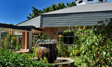 Cresta Lodge