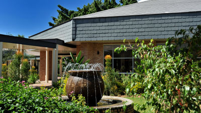 Cresta Lodge