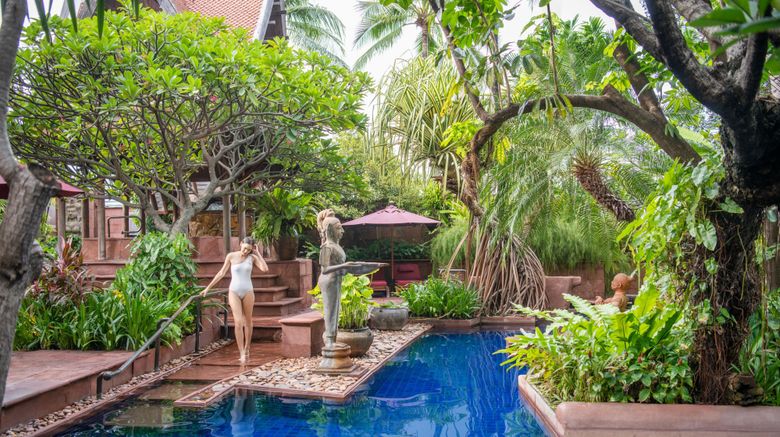 <b>Sheraton Grande Sukhumvit, Luxury Coll Pool</b>. Images powered by <a href="https://www.leonardoworldwide.com/" title="Leonardo Worldwide" target="_blank">Leonardo</a>.