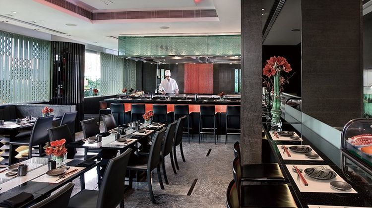 Royal Park Hotel Restaurant