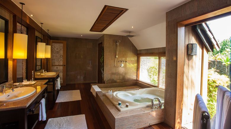 <b>The St Regis Bora Bora Resort Room</b>. Images powered by <a href="https://www.leonardoworldwide.com/" title="Leonardo Worldwide" target="_blank">Leonardo</a>.