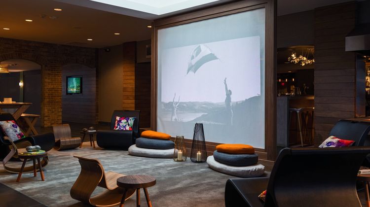 Renaissance Minneapolis Bloomington Lobby