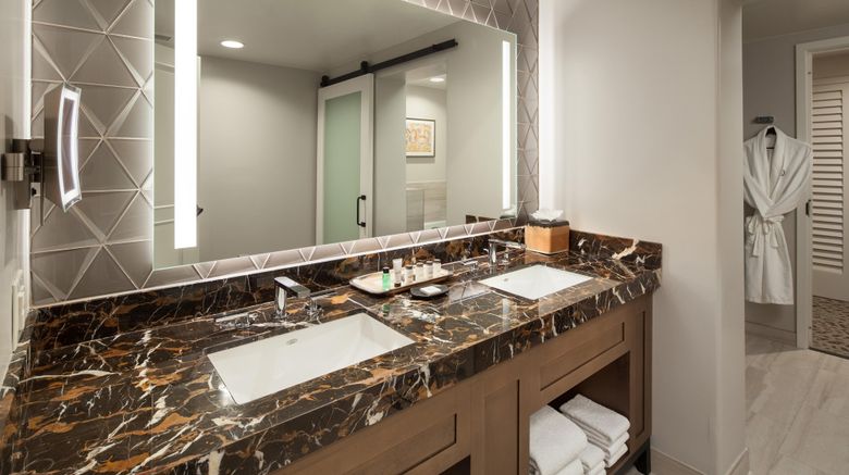 <b>Sheraton Grand at Wild Horse Pass Room</b>. Images powered by <a href="https://www.leonardoworldwide.com/" title="Leonardo Worldwide" target="_blank">Leonardo</a>.