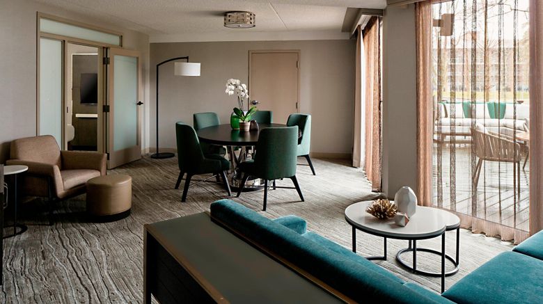 <b>Lincolnshire Marriott Resort Suite</b>. Images powered by <a href="https://www.leonardoworldwide.com/" title="Leonardo Worldwide" target="_blank">Leonardo</a>.
