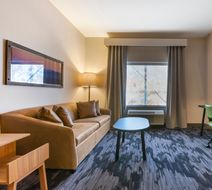 Fairfield Inn & Suites Sandusky Room