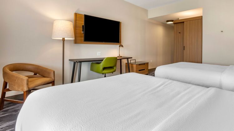 Fairfield Inn & Suites Sandusky Room