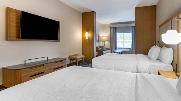 Fairfield Inn & Suites Sandusky Suite