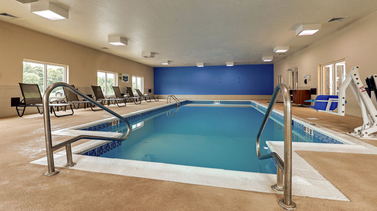 Holiday Inn Express Campbellsville Pool