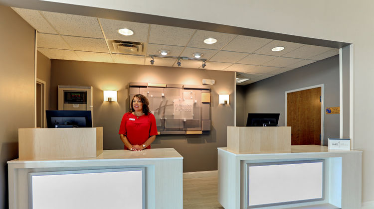 Holiday Inn Express Campbellsville Lobby