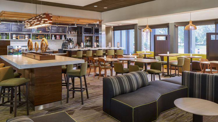 Courtyard by Marriott Orlando Airport Restaurant