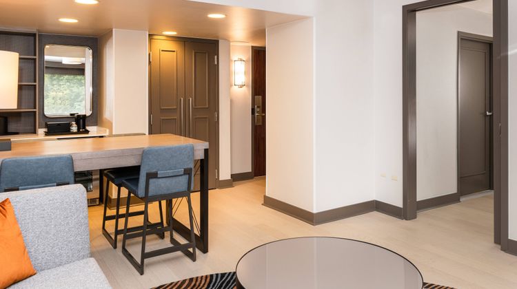 Pittsburgh Airport Marriott Suite