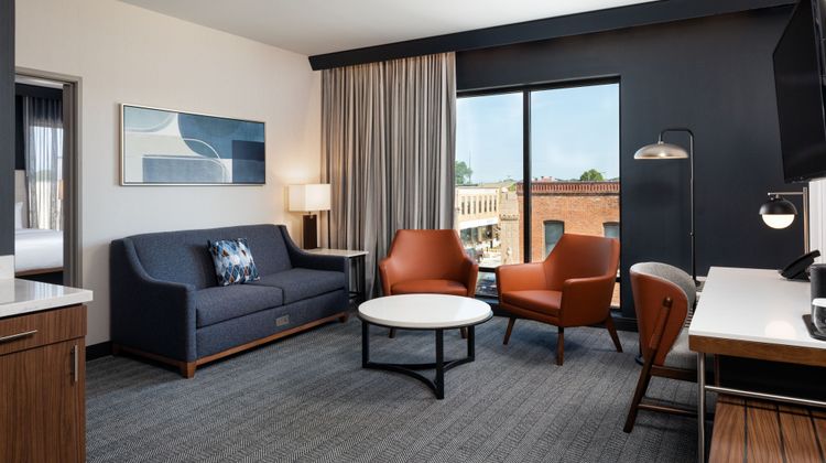 Courtyard Owatonna Downtown Suite