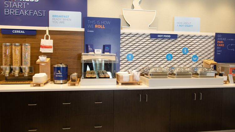 Holiday Inn Express Marshfield Restaurant