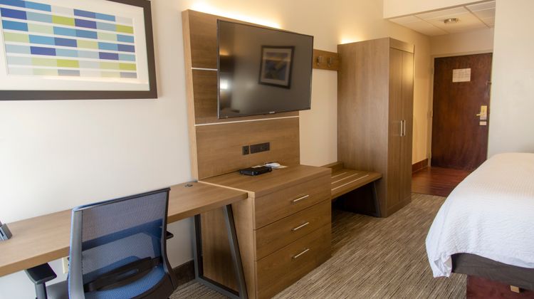 Holiday Inn Express Marshfield Room
