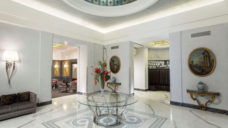 Hotel Artemide Lobby