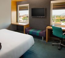 aloft Tucson University Room