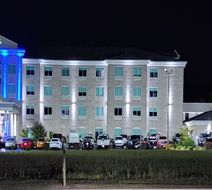 Holiday Inn Express Hotel & Suites Exterior
