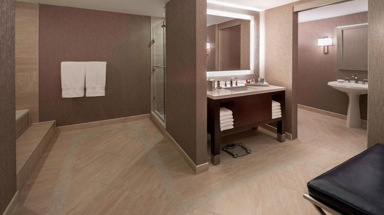 <b>Marriott Downtown at CF Toronto Eaton Centre Room</b>. Images powered by <a href="https://www.leonardoworldwide.com/" title="Leonardo Worldwide" target="_blank">Leonardo</a>.