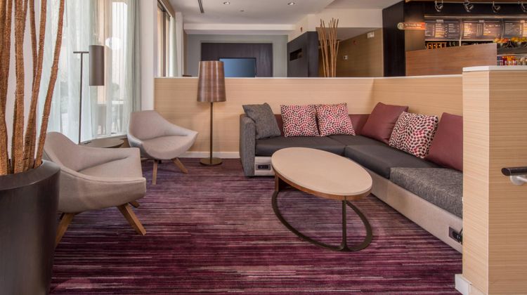 Courtyard by Marriott Fairfax Fair Oaks Lobby