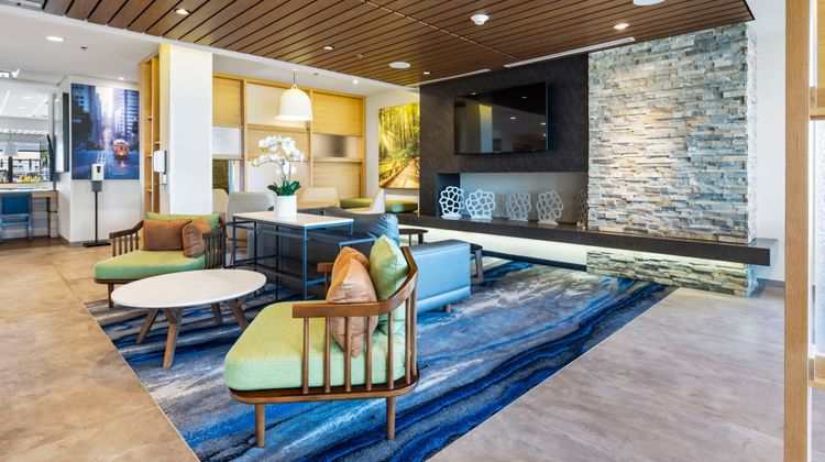 Fairfield Inn & Suites Airport Oyster Point Area Lobby