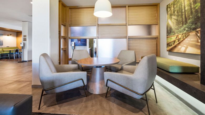<b>Fairfield Inn & Suites Airport Oyster Point Area Lobby</b>. Images powered by <a href="https://www.leonardoworldwide.com/" title="Leonardo Worldwide" target="_blank">Leonardo</a>.