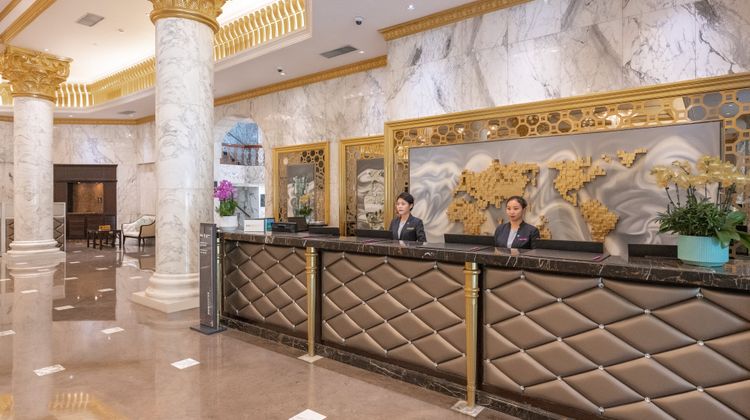 Crowne Plaza Zhengzhou Lobby