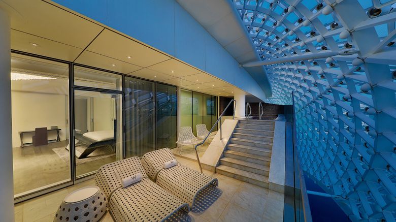 <b>W Abu Dhabi-Yas Island Pool</b>. Images powered by <a href="https://www.leonardoworldwide.com/" title="Leonardo Worldwide" target="_blank">Leonardo</a>.