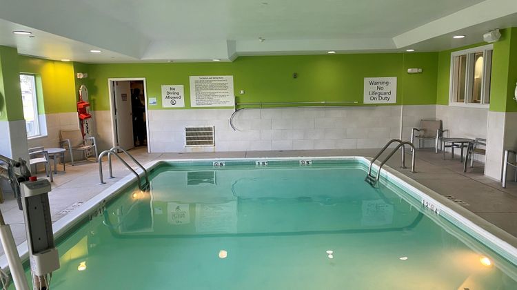 Holiday Inn Express Fishers Pool