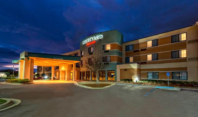 Courtyard by Marriott Alexandria Exterior