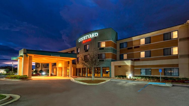 Courtyard by Marriott Alexandria Exterior