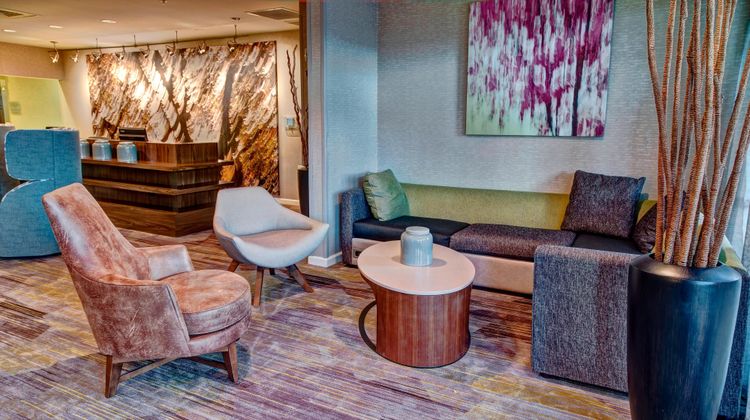 Courtyard by Marriott Alexandria Lobby