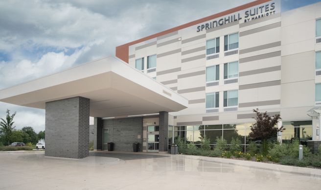 SpringHill Suites Kenosha Exterior