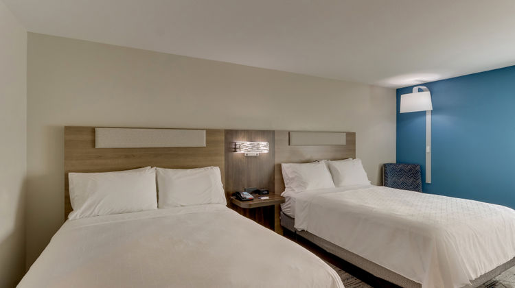 Holiday Inn Express/Suites Columbus N Room